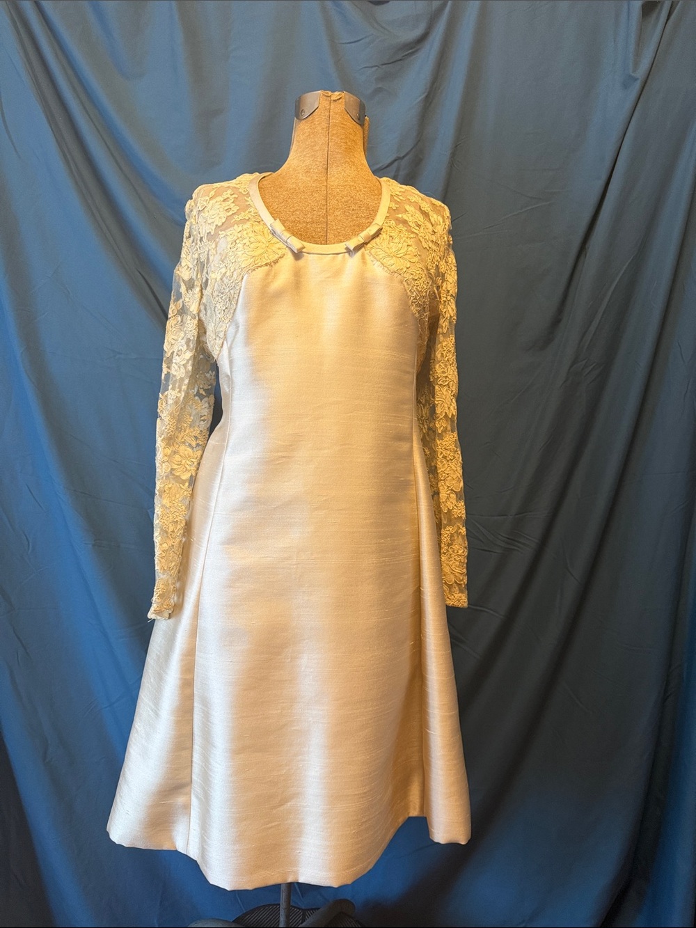 Vintage Elegant Cream Lace-Sleeve Raw Silk A-Line Dress